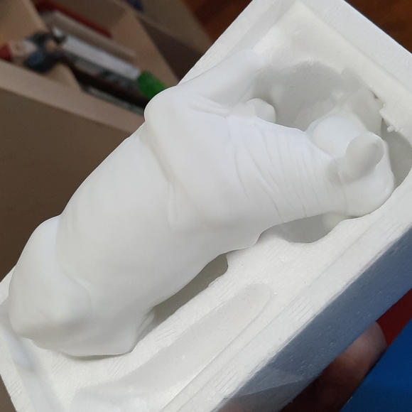 NIB AVON NATIVITY COLLECTIBLES WHITE MANGER PORCELAIN COW VINTAGE - Picture 4 of 4